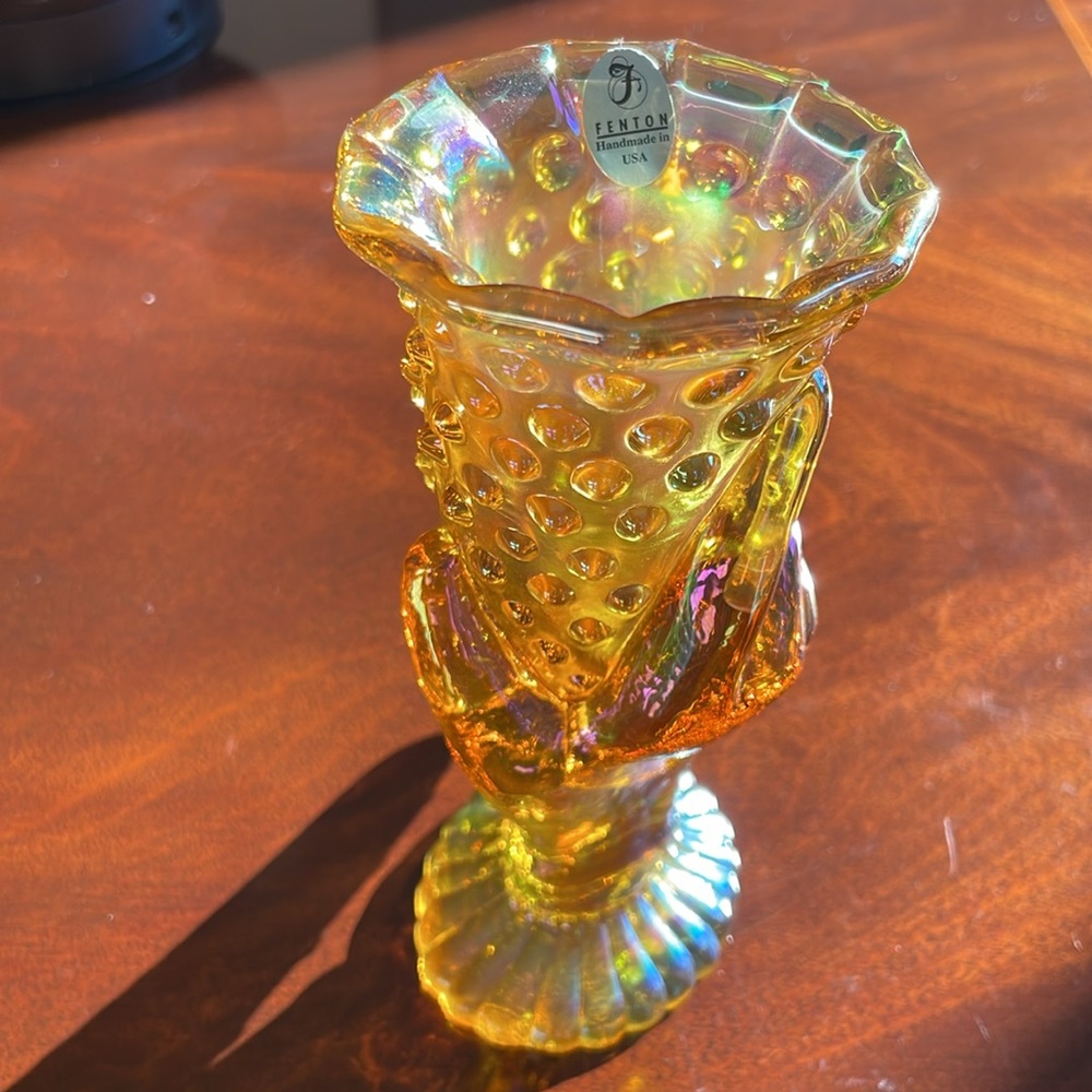 Fenton 6 inch Hand Cornucopia Carnival hobnail glass gold, with sticke… - Picture 11 of 11